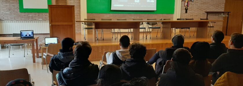 Il professore Federico Ceschin in videoconferenza con gli studenti del San Benedetto